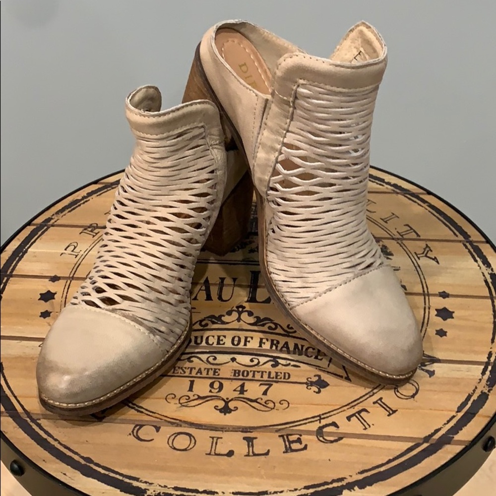 Diba True Landing Crew Stone Mule Sz. 9
